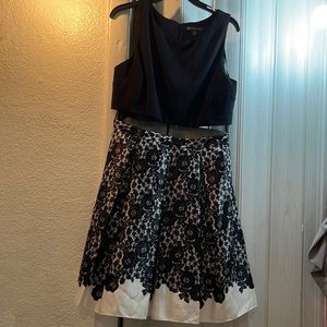Brand new SLNY dress L. Black / white
